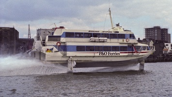 010-10 Hydrofoil on the Thames